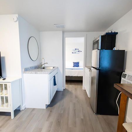 Anchor Bay Inn And Suites 샌더스키 외부 사진