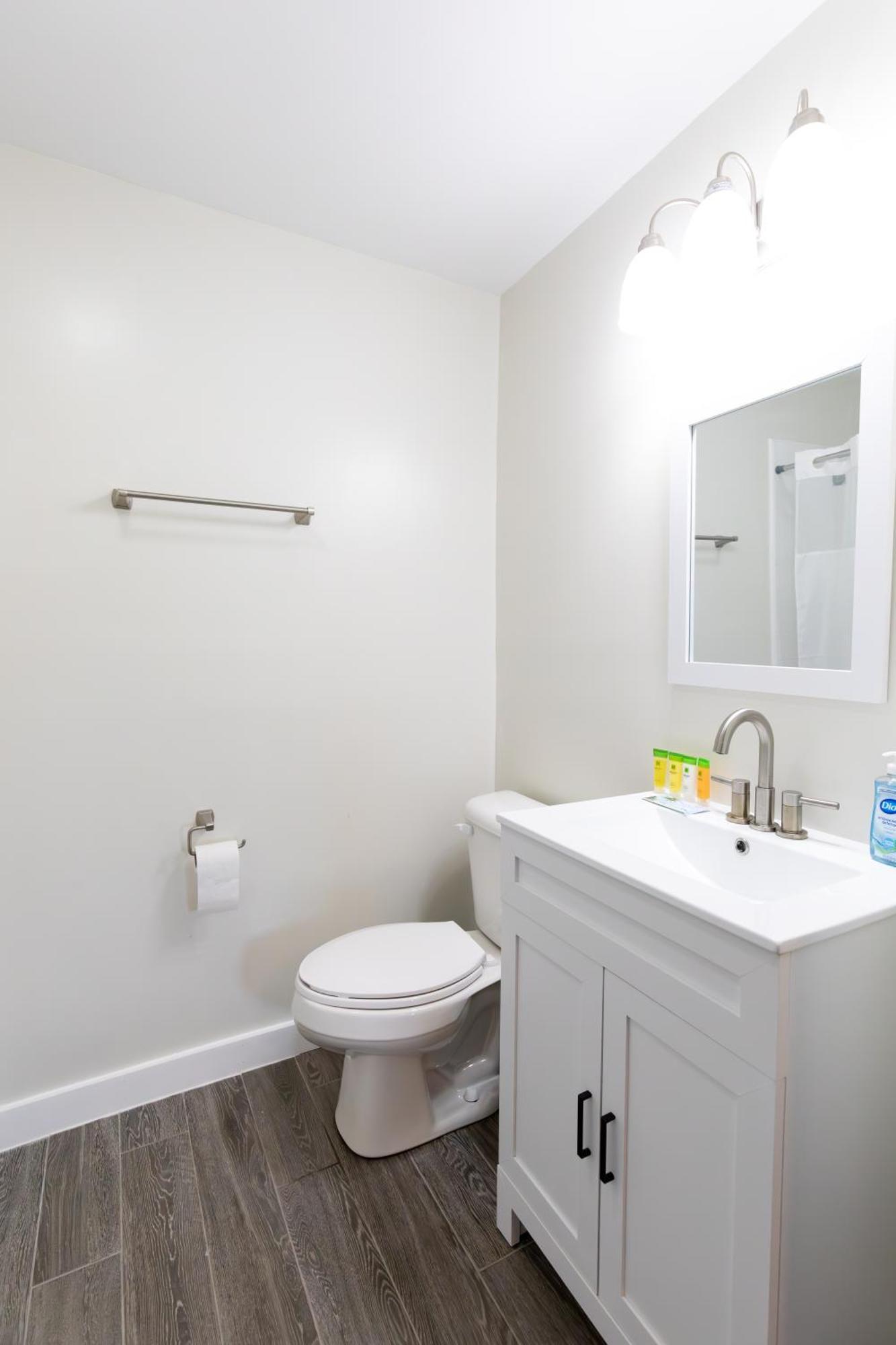 Anchor Bay Inn And Suites 샌더스키 외부 사진