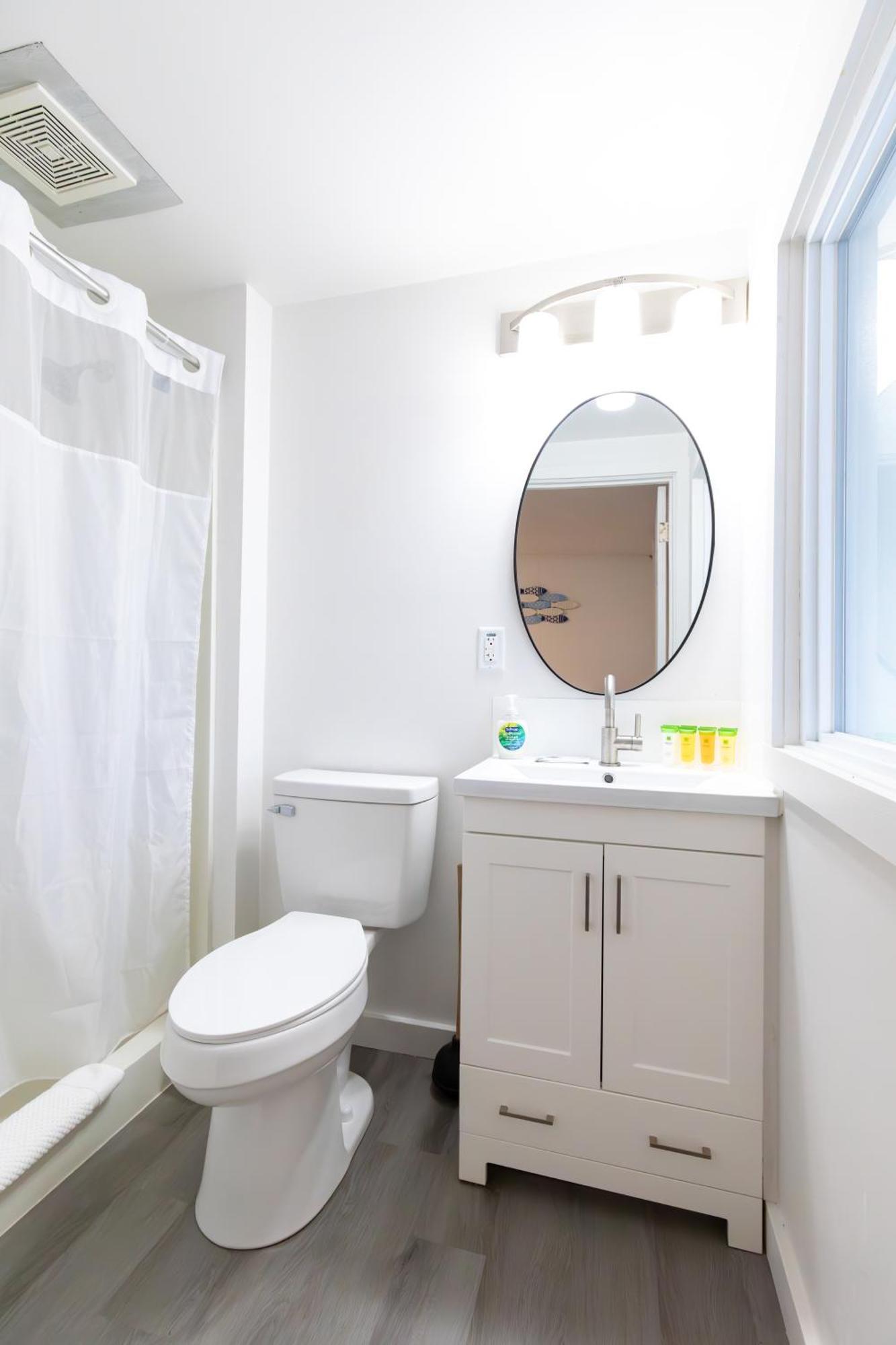 Anchor Bay Inn And Suites 샌더스키 외부 사진