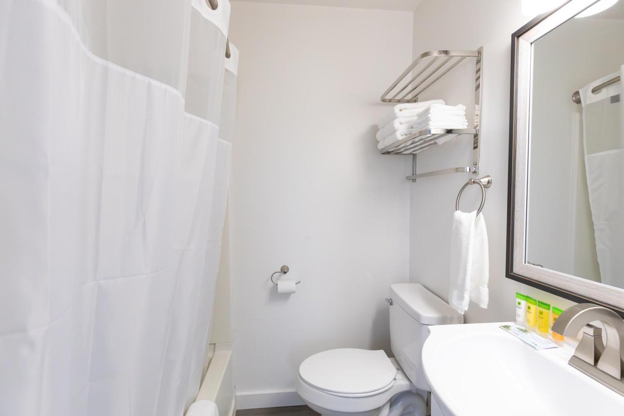 Anchor Bay Inn And Suites 샌더스키 객실 사진