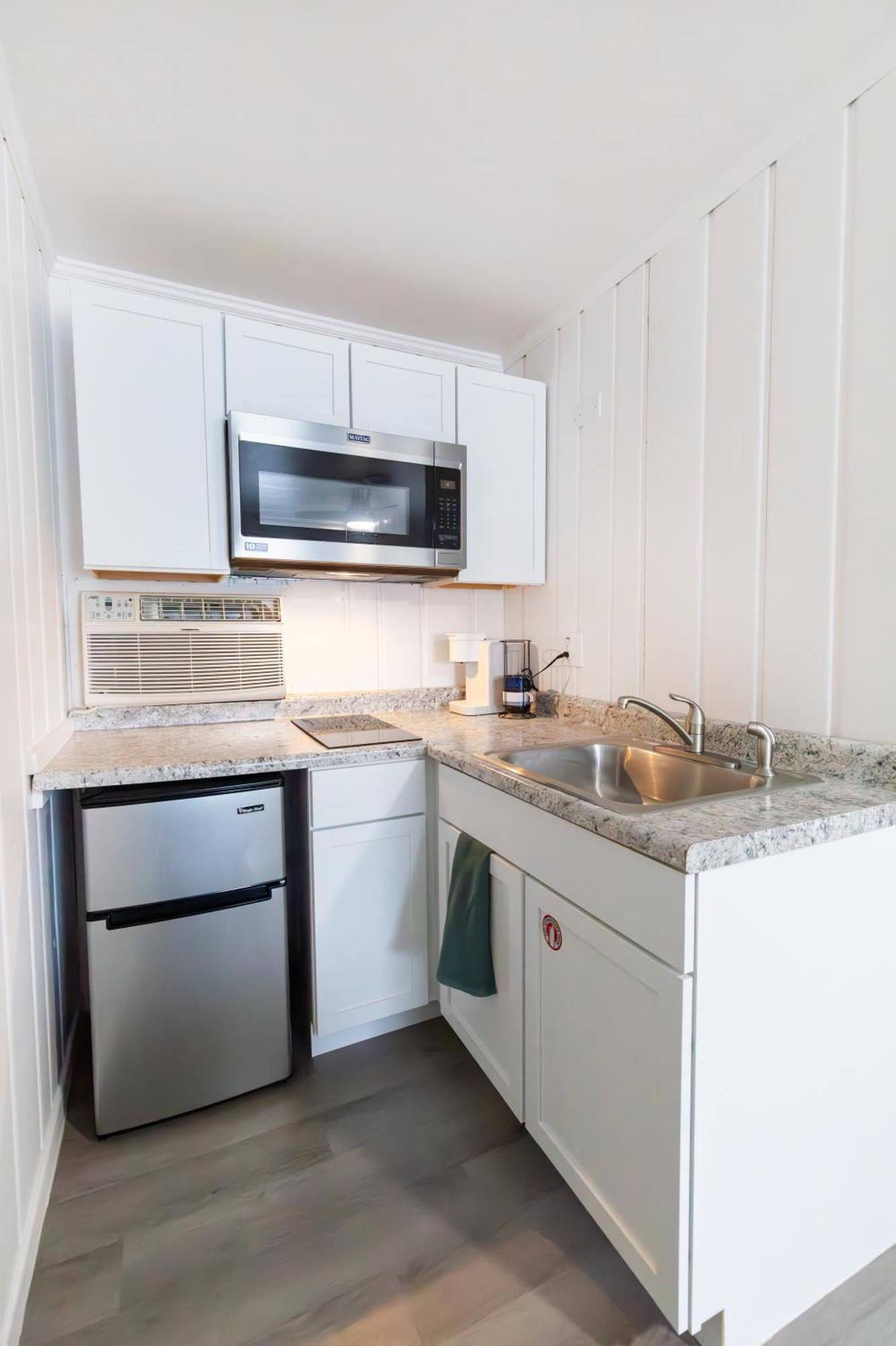 Anchor Bay Inn And Suites 샌더스키 객실 사진