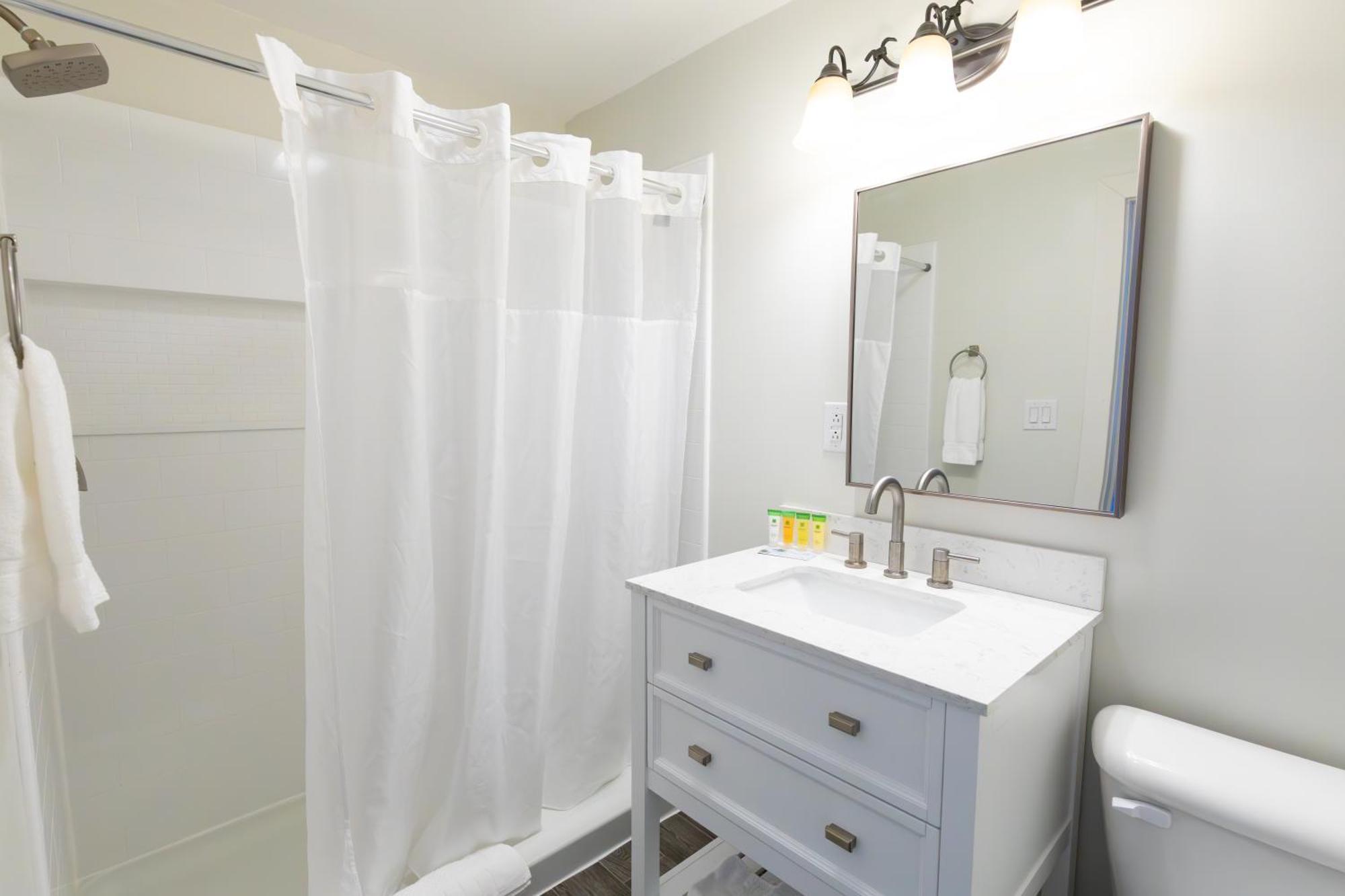 Anchor Bay Inn And Suites 샌더스키 외부 사진